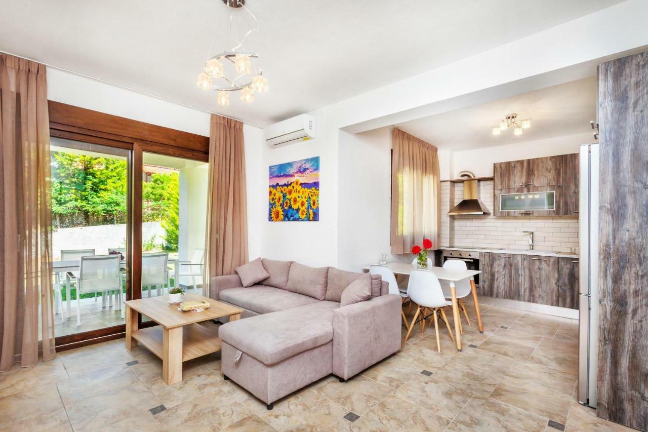 Sunset Villas Посиди Екстериор снимка